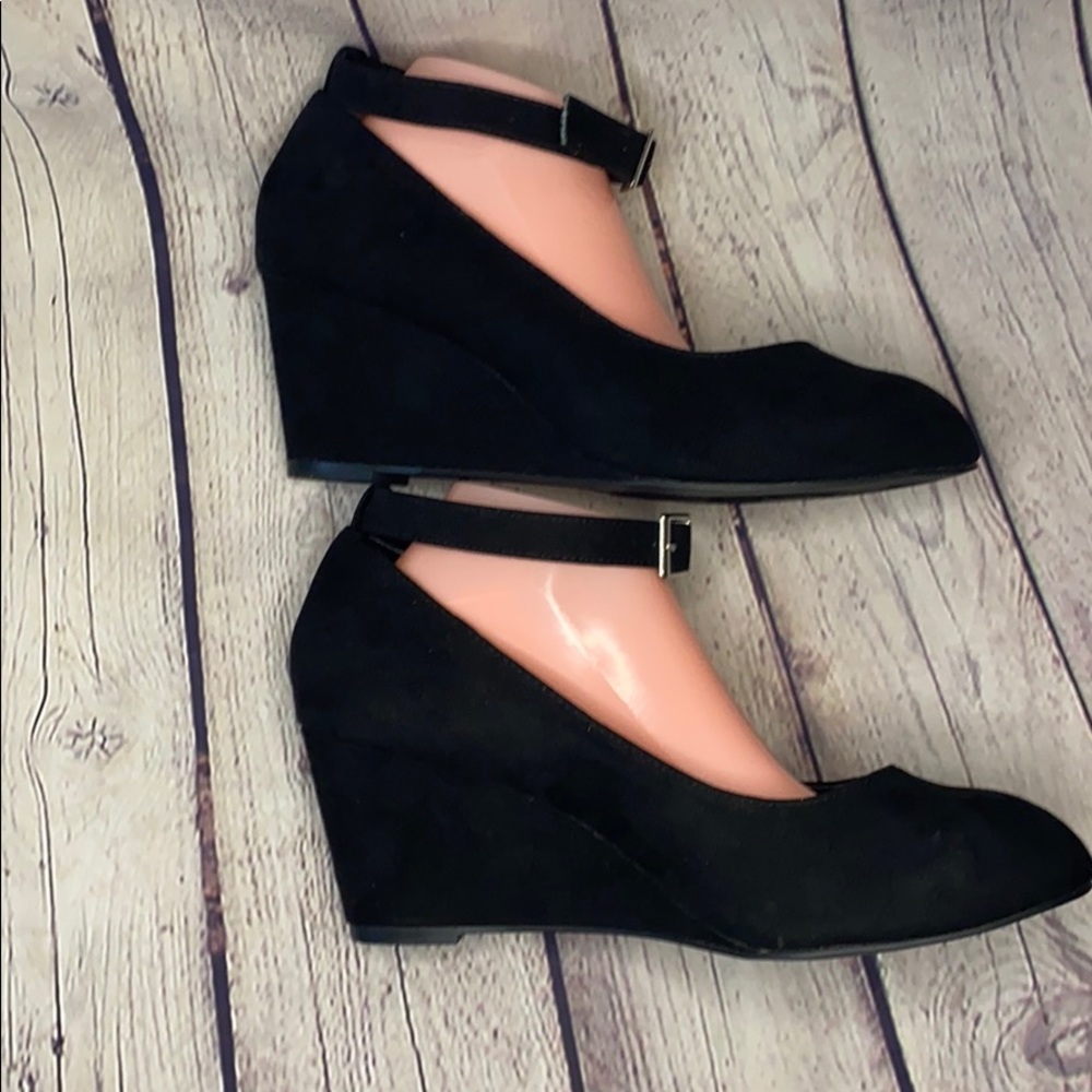 Torrid Black faux suede wedge ankle strap shoe 12W - Picture 3 of 8
